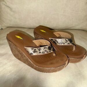 Volatile RHINESTONE CHEETAH WEDGE FLIP FLOPS SIZE 6
